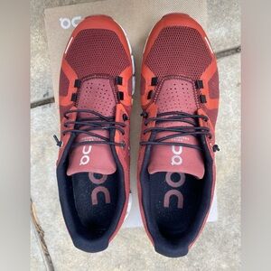 On cloud running sneakers size 7.5 women’s coral color